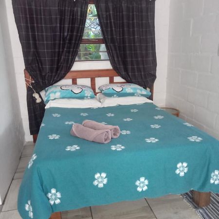 40 On Main Self Catering Apartment Hermanus Bagian luar foto