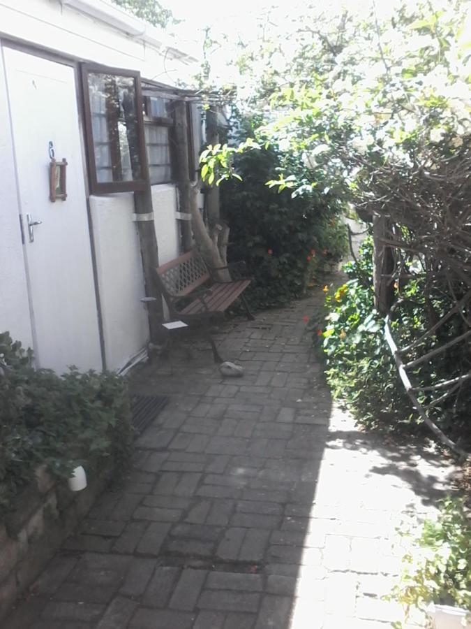 40 On Main Self Catering Apartment Hermanus Bagian luar foto