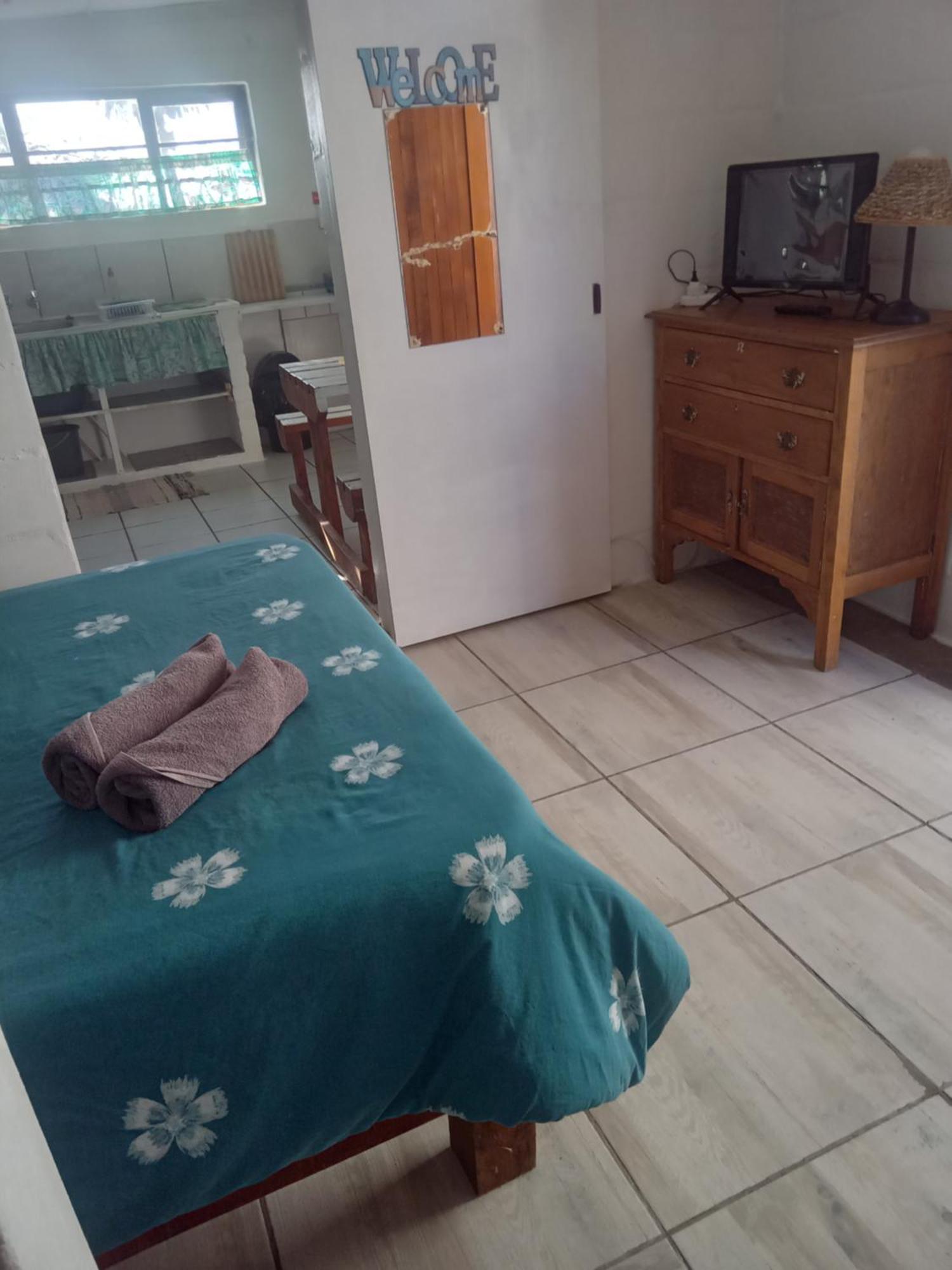 40 On Main Self Catering Apartment Hermanus Bagian luar foto