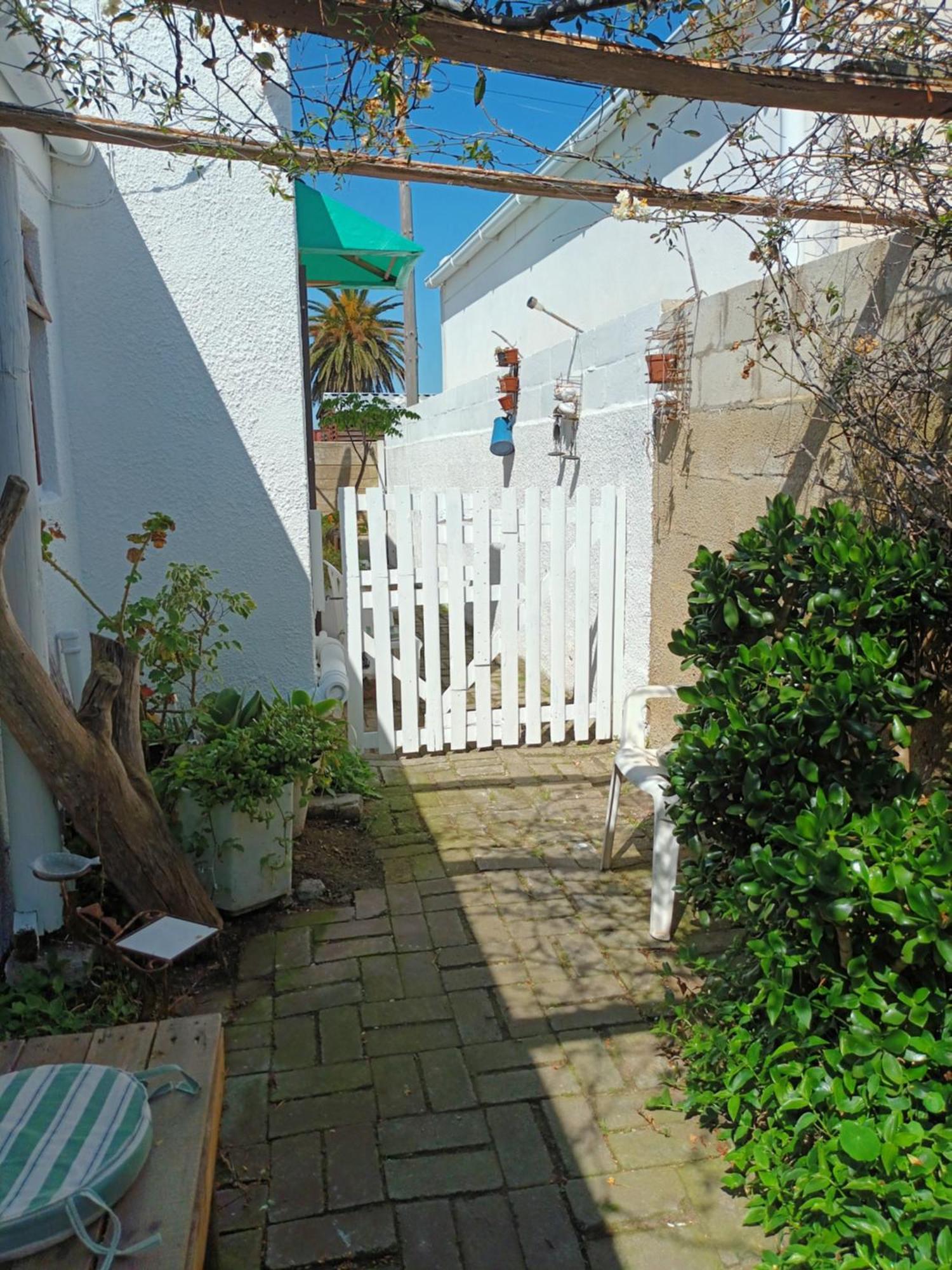 40 On Main Self Catering Apartment Hermanus Ruang foto